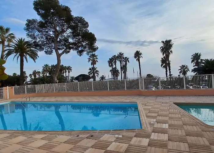 Vue Exceptionnelle-piscine